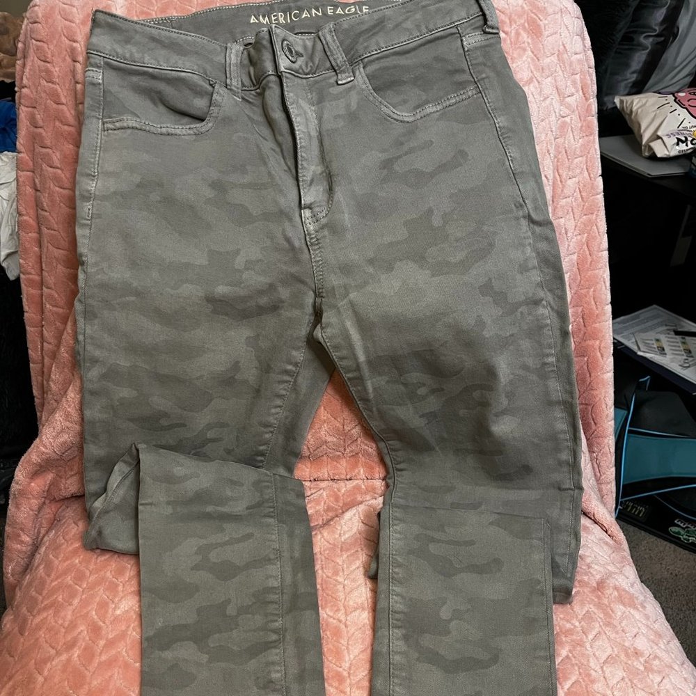 American Eagle Hi-Rise Jegging Camo (Size 8 Reg)